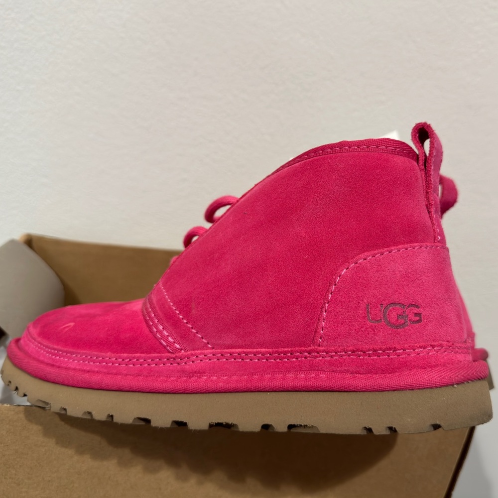 UGG - Picture 3 of 3